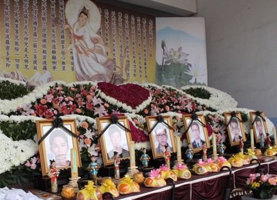 6 cảnh sát phòng cháy chữa cháy hy sinh trong khi thi hành nhiệm vụ chữa cháy.