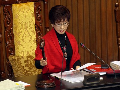 Viện Lập pháp thông qua vòng 3: Luật người nước ngoài mắc bệnh HIV/AIDS miễn bị cưỡng chế xuất cảnh.