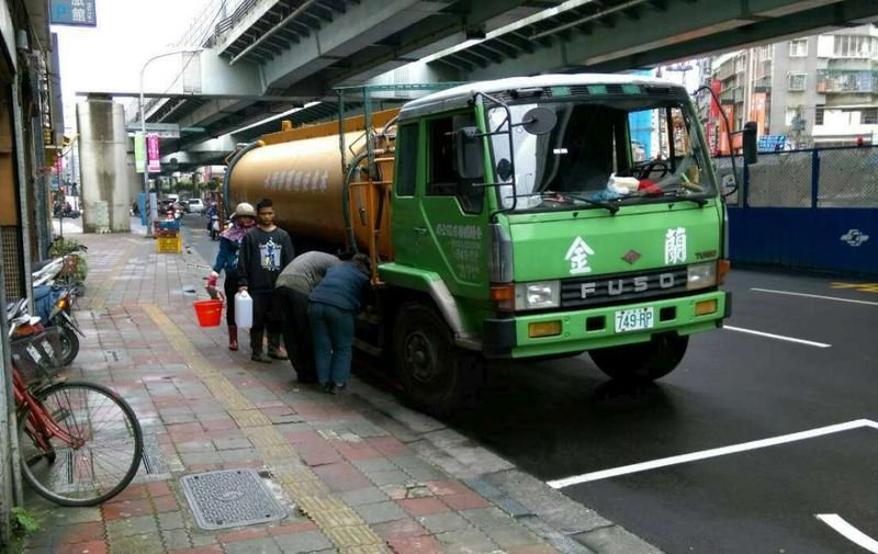 Thành phố Đài Bắc dự định tăng giá nước? Thị trưởng Kha Văn Triết: thưởng cho người tiết kiệm nước trước