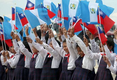 Tổng thống Mã Anh Cửu tới thăm Guatemala được tiếp đón long trọng bằng Quân Lễ