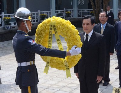 Tổng thống Mã Anh Cửu đến Từ Hồ viếng lăng Tưởng Giới Thạch .