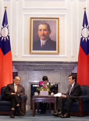 Tổng thống Mã Anh Cửu tiếp kiến ông Fidel V. Ramos kỳ vọng Philippines cử đại diện thăm đảo Thái Bình