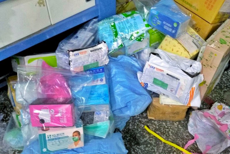 Kiểm tra bắt được hơn 50 nghìn chiếc khẩu trang gửi ra nước ngoài