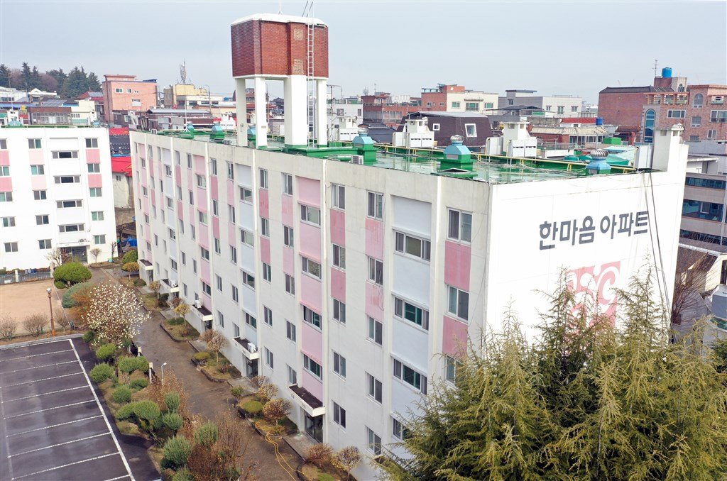 Phong tỏa chung cư ở Daegu Hàn Quốc, sau khi xác định 46 người nhiễm Covid-19