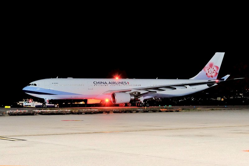 Chuyên cơ của hãng hàng không China Airlines sẽ đến Thượng Hải để đón những công dân Đài Loan còn mắc kẹt ở Hồ Bắc trở về, mỗi chuyến bay nhiều nhất chở 220 người