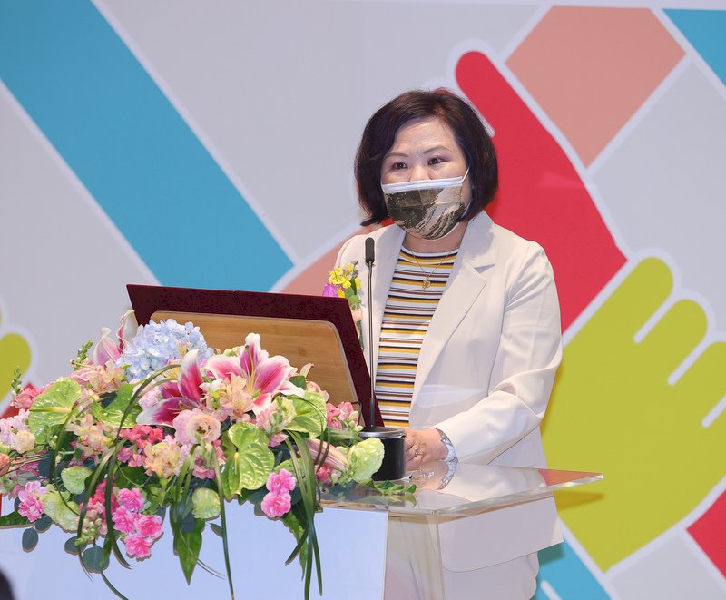 Gần đây số khán hộ công chuyển sang làm việc tại công xưởng tăng mạnh. Bộ trưởng Hứa Minh Xuân: không nên chuyển ngành trước khi chấm dứt hợp đồng