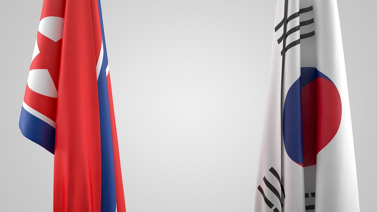 Các sự kiện gần đây về Hàn Quốc - Triều Tiên đã đưa đến một bước ngoặt tích cực cho hòa bình trong khu vực. Có nhiều hy vọng rằng sự cải thiện quan hệ giữa hai quốc gia này sẽ đồng thời mang tới cơ hội phát triển kinh tế và giao lưu văn hóa tốt hơn cho cả hai nước. Xem hình ảnh để tìm hiểu thêm về sự kiện này.