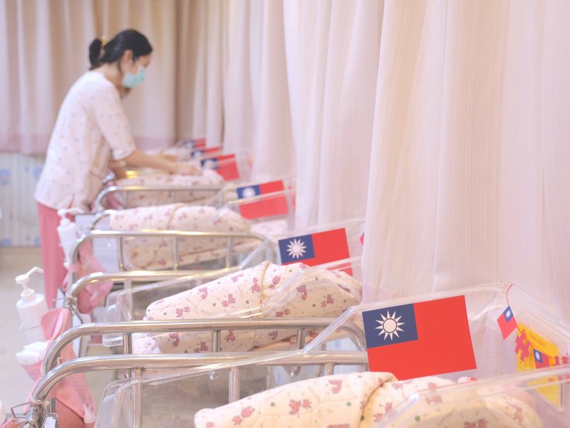 Cục Y tế thành phố Tân Trúc (Xinzhu) cho biết, tính đến trưa ngày 10/10, thành phố Tân Trúc có 12 trẻ chào đời trong ngày Quốc khánh, trong đó có 7 bé trai, 5 bé gái, ngoài ra còn có 10 sản phụ đang chờ sinh (Ảnh: CNA )