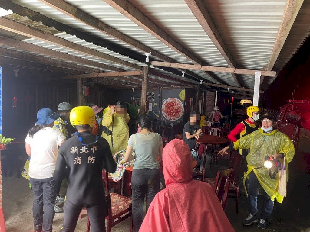 Đã tìm thấy thi thể của nhiều nạn nhân bị nước cuốn tại Hubaotan, Tổng thống nhắc nhở người dân tại khu vực cảnh báo mưa lớn phải chú ý an toàn khi ra ngoài