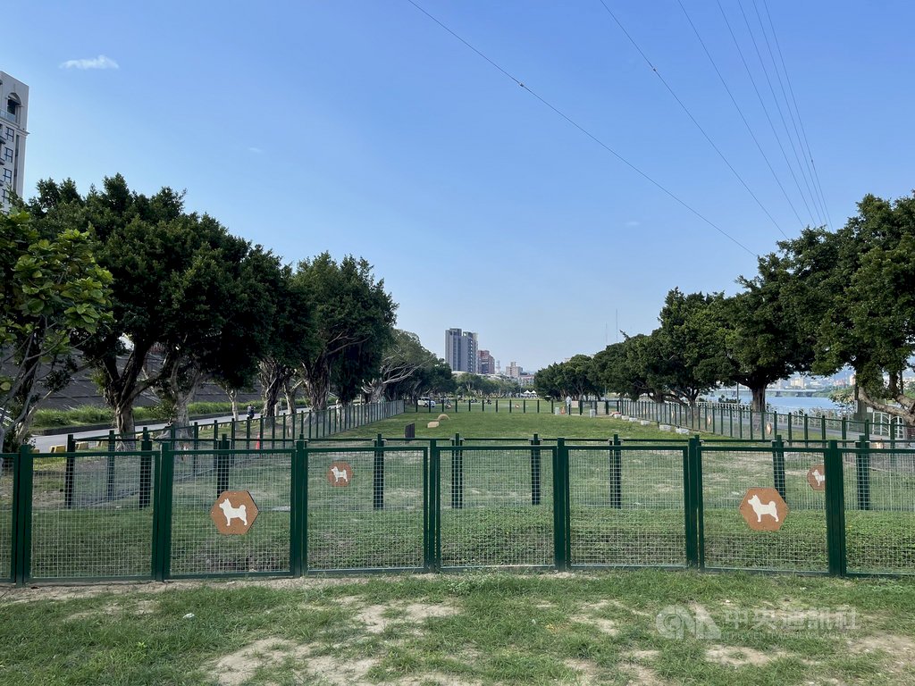 Công viên vận động dành cho chó thuộc Công viên ven sông Bailing Shilin đã chính thức đưa vào sử dụng