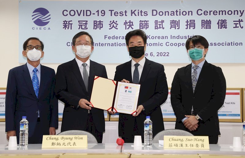 Doanh nghiệp Hàn Quốc quyên tặng kit test nhanh Covid-19 hỗ trợ Đài Loan phòng dịch