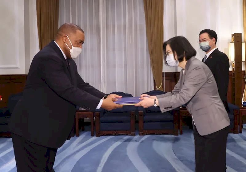 Đại sứ Eswatini đệ trình Thư ủy nhiệm. Tổng thống Thái Anh Văn: Hai nước là đối tác quan trọng trong việc chung tay phòng chống dịch