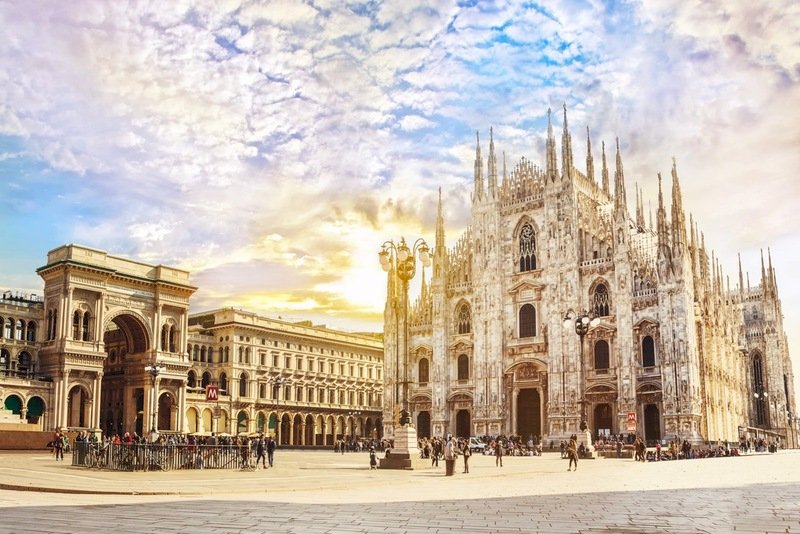 Ngày 5/7, hãng hàng không EVA Air thông báo sẽ mở đường bay Taipei-Milan vào ngày 25/10, mỗi tuần 2 chuyến bay. Milan là thành phố lớn nhất ở miền bắc nước Ý, nổi tiếng với những công trình kiến trúc cổ xưa, các tác phẩm nghệ thuật giá trị và nổi tiếng về thời trang dẫn đầu thế giới. Nhà thờ Duomo Milan có lịch sử lâu đời là địa điểm không thể bỏ qua đối với du khách. (Ảnh: CNA)