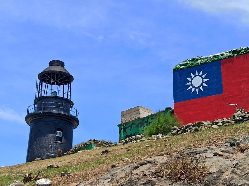 Trong số 6 hòn đảo ở Kim Môn, chỉ có Beiding và Dongding là có xây dựng ngọn hải đăng, được mệnh danh là 