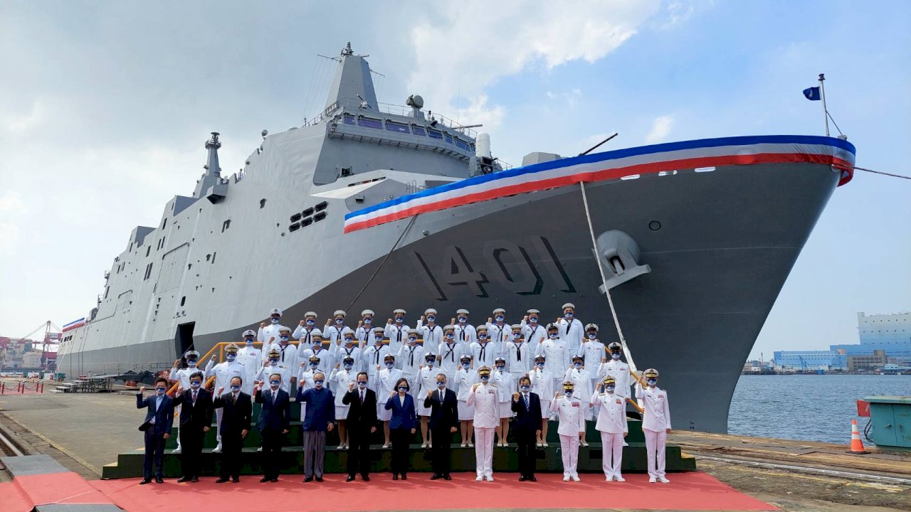 Bàn giao Chiến hạm Yushan. Tổng thống: thực tiễn tự chủ quốc phòng, cung cấp những trang bị tốt nhất cho quân đội