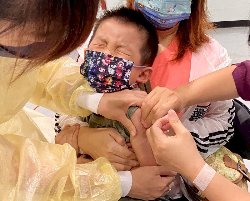Rút ngắn khoảng cách tiêm mũi nhắc lại xuống còn 3 tháng, trẻ từ 6 đến 11 tuổi sẽ được tiêm vắc-xin thế hệ hai