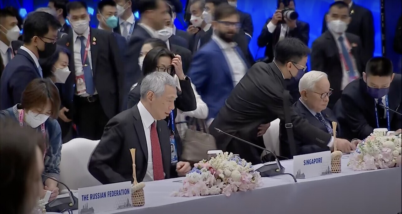 Cuộc họp kín đầu tiên tại APEC, Đài Loan, Singapore và Mỹ ngồi cạnh nhau, cách xa so với Trung Quốc