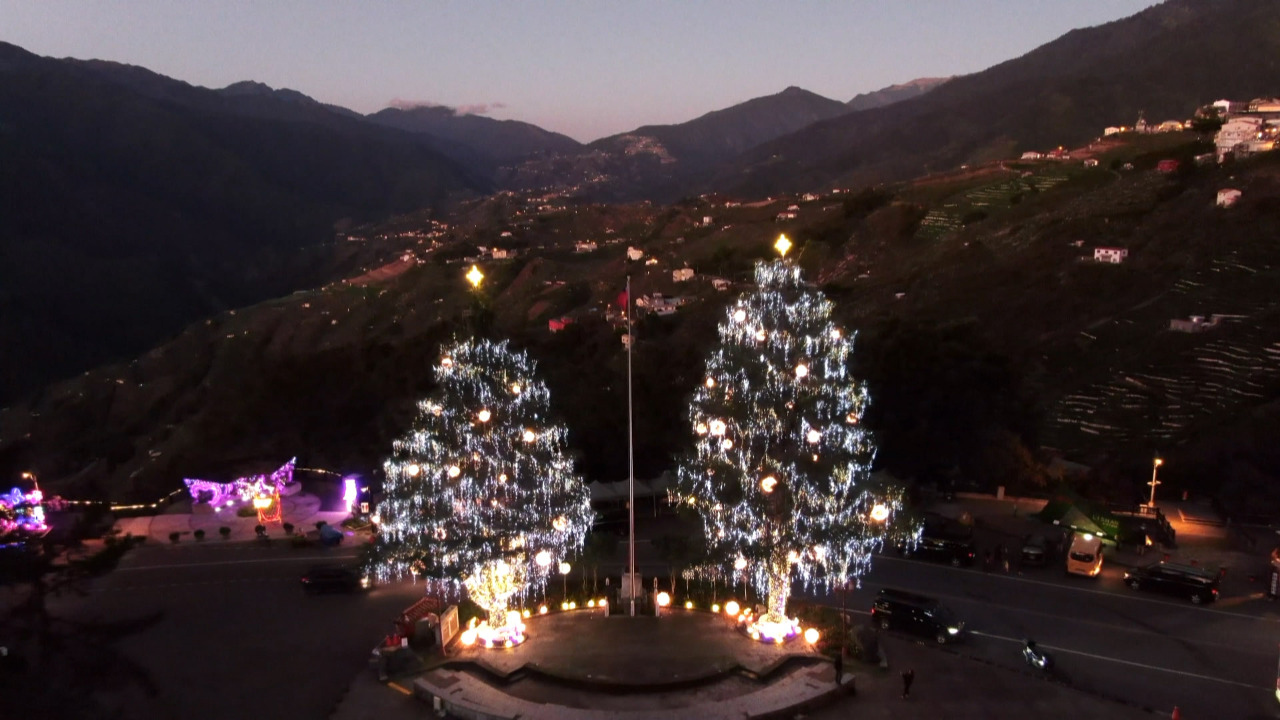 Chào đón lễ Giáng Sinh! Thắp sáng cây thông Noel ở vị trí cao nhất Đài Loan