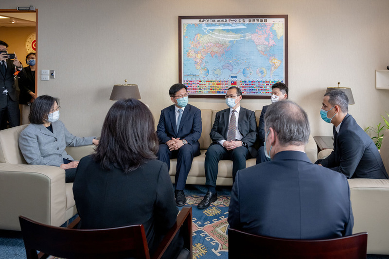 Tổng thống và quan chức Đài Loan đã đến Văn phòng đại diện Thổ Nhĩ Kỳ tại Đài Loan để gửi lời chia buồn đến các nạn nhân động đất