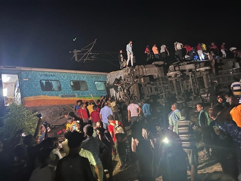 Tai nạn xe lửa thảm khốc tại Ấn Độ khiến 275 người thiệt mạng, công tác cứu trợ cứu nạn đã kết thúc
