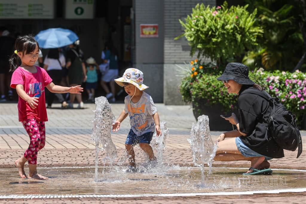 Đài Bắc， Tân Bắc phòng chống nắng nóng cực đoan， trưa ngày 7/7 khu Shezi chạm mức 38 độ C