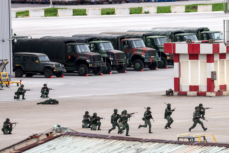 Cuộc tập trận Hán Quang triển khai diễn tập đổ bộ phòng không tại sân bay Đào Viên, ngăn chặn quân đội Trung Quốc làm tê liệt đầu não về hành chính