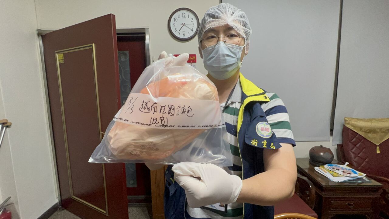 Trong 2 ngày có 60 trường hợp thông báo bị ngộ độc do ăn bánh mì Việt Nam tại chợ Zhong-zhen ở Đào Viên