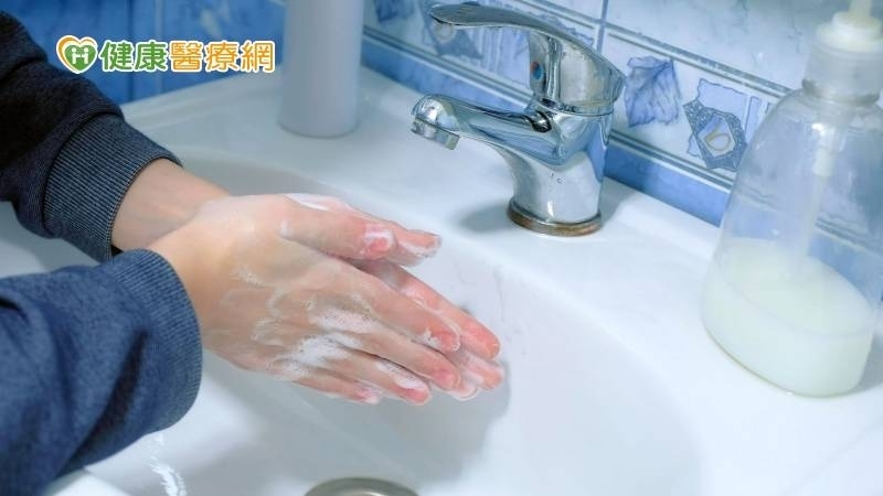 Lúc nào cũng rửa tay vì nghĩ rằng tay không sạch, cẩn thận mắc “2 loại bệnh” này