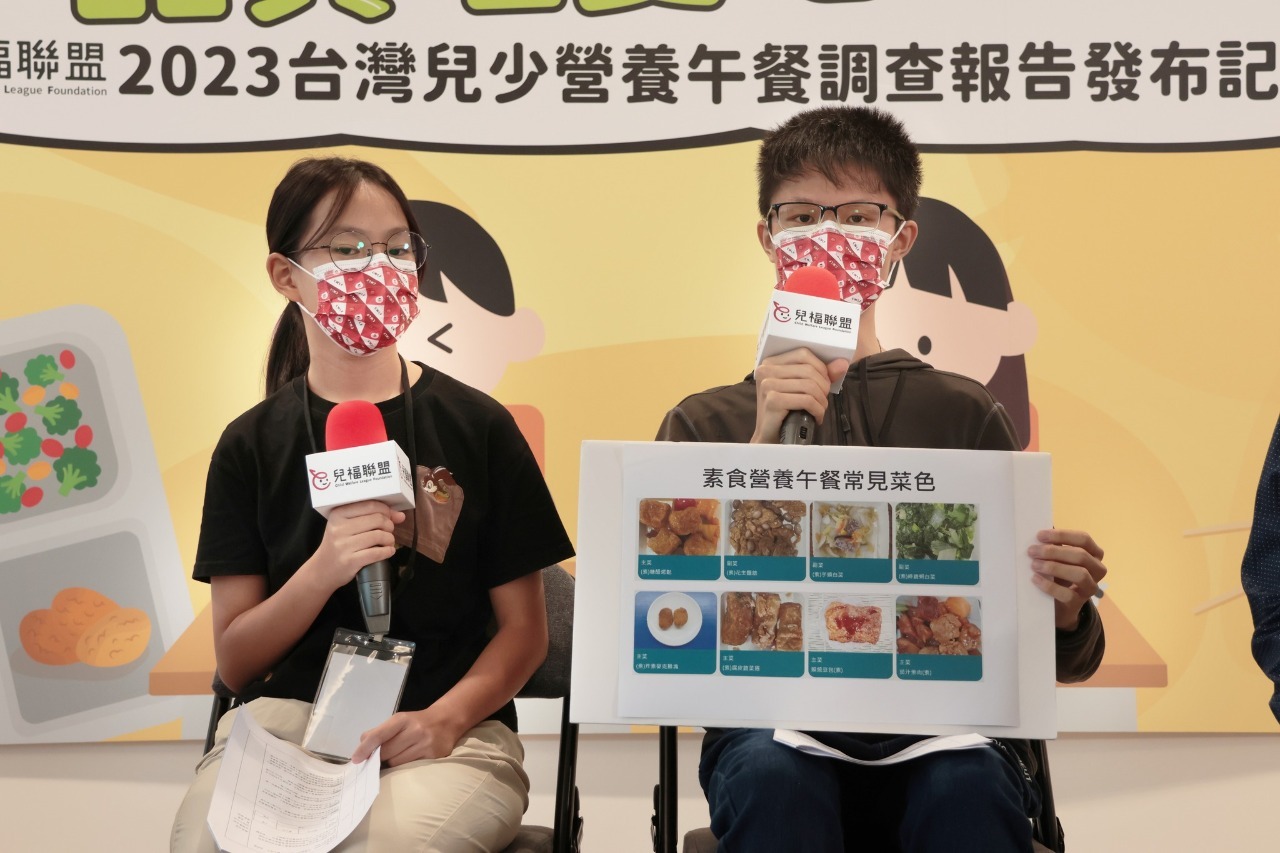 Khoảng 80% học sinh Đài Loan không được ăn no vào bữa trưa tại trường học， nhưng lại thừa rất nhiều đồ ăn và bị đổ đi