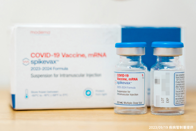 Bắt đầu triển khai tiêm vaccine XBB cho người trên 65 tuổi từ ngày 26/09