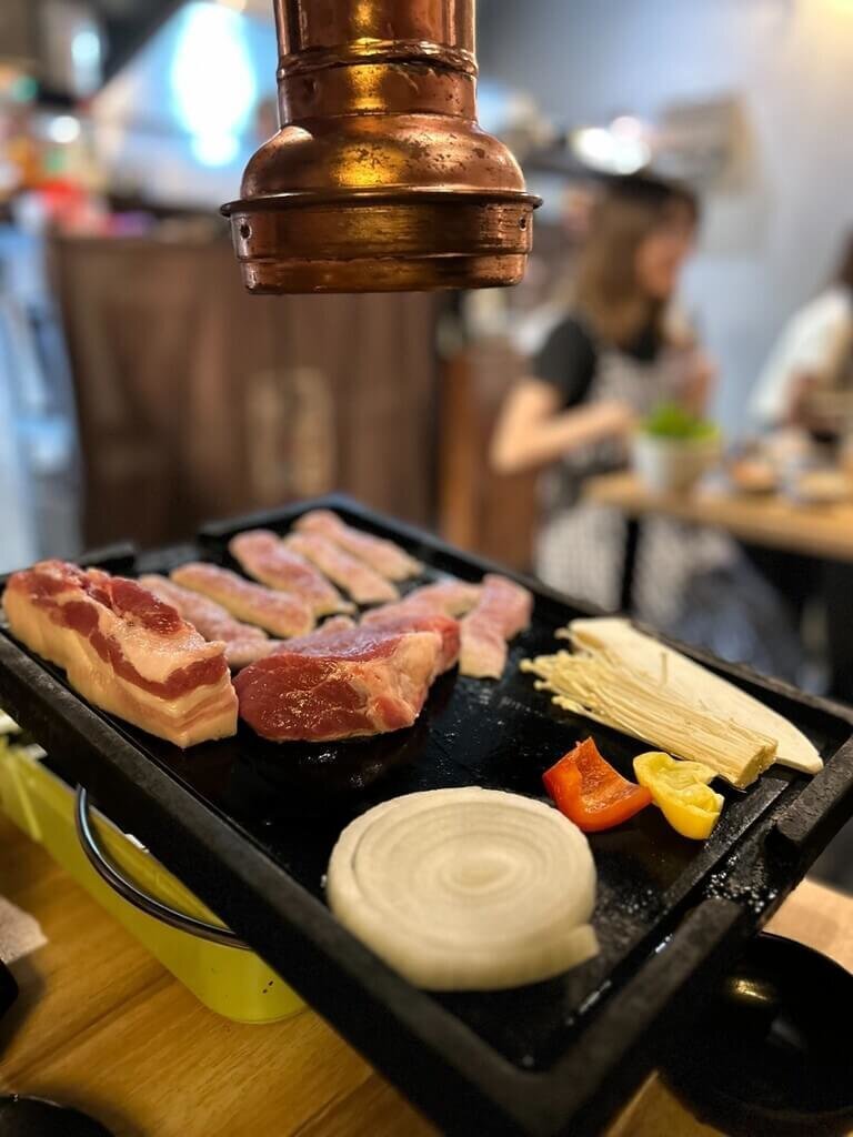 Giá thị lợn giảm khoảng 10%, giá cả chế phẩm thịt lợn dùng trong mùa nướng thịt khá ưu đãi