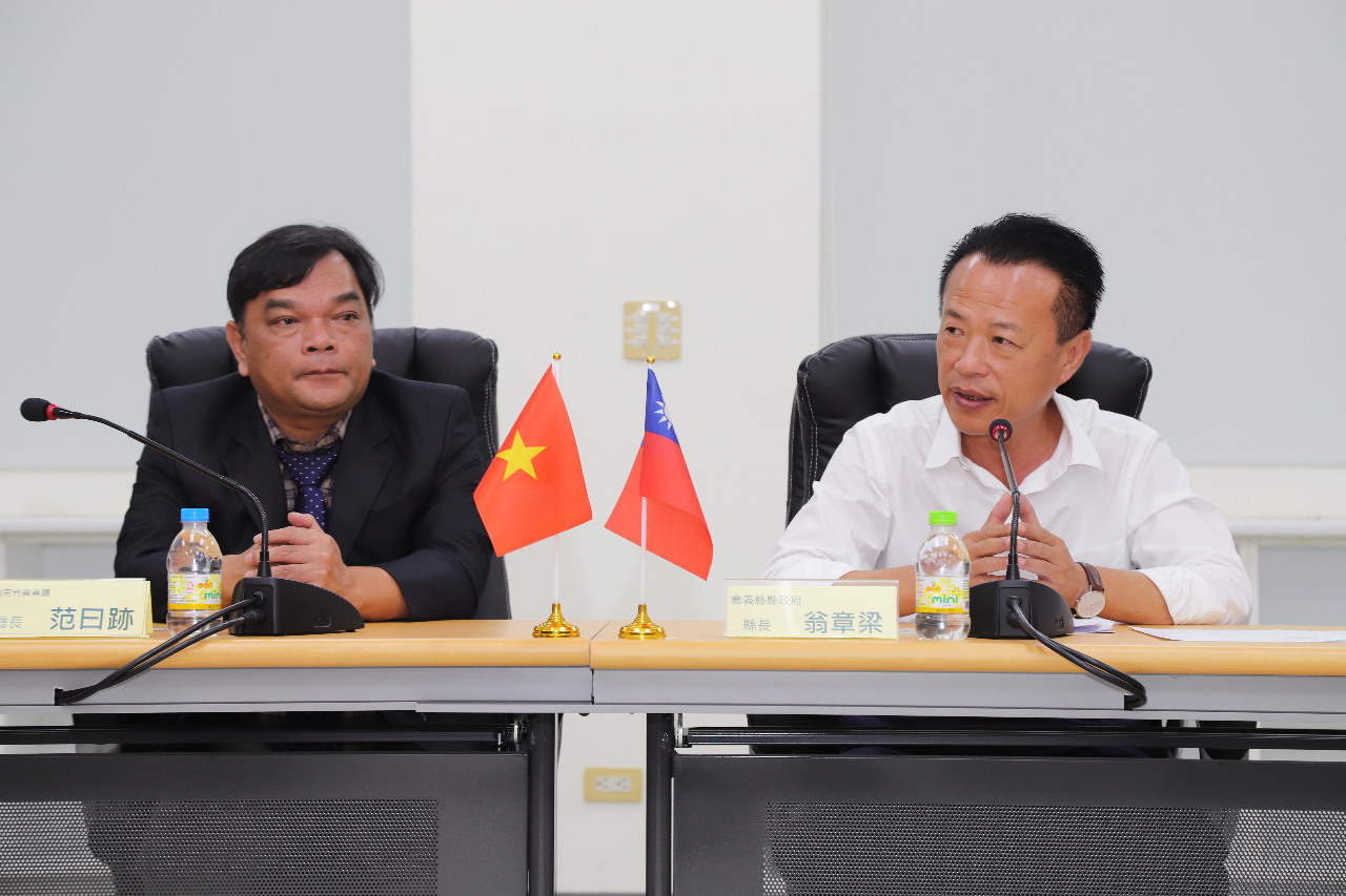 Ông Phạm Viết Tích (trái) - Giám đốc Sở Nông nghiệp và Phát triển nông thôn tỉnh Quảng Nam đến Đài Loan tìm hiểu về UAV nông nghiệp, mong muốn hợp tác nông nghiệp Đài Loan-Việt Nam. (Ảnh: Chính quyền huyện Gia Nghĩa cung cấp)
