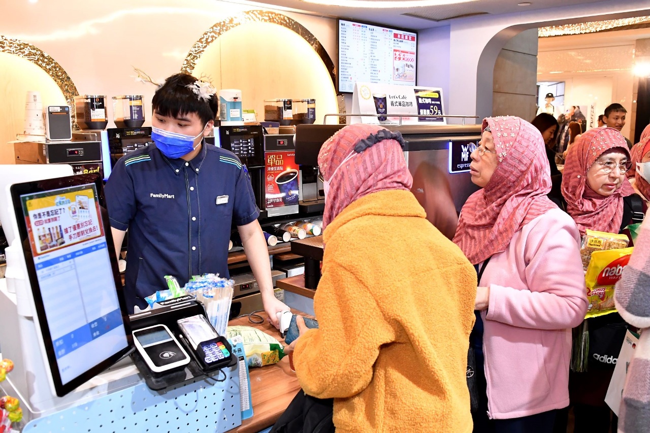 Cục Quảng bá Du lịch cùng cửa hàng tiện lợi FamilyMart ra mắt “Khu sản phẩm thân thiện với người Hồi giáo” đầu tiên tại Đài Loan