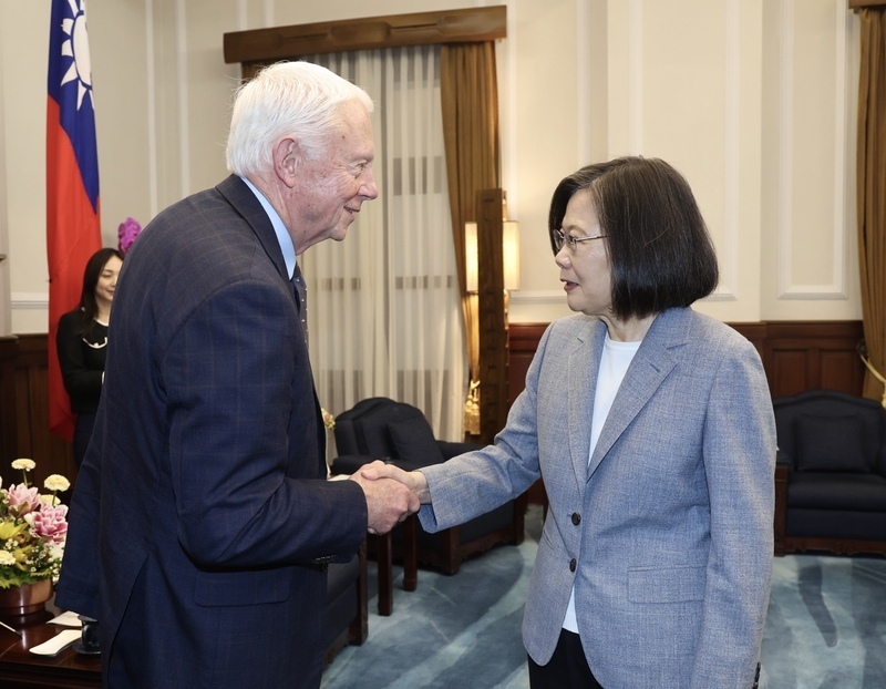 Tổng thống Thái Anh Văn tiếp kiến phái đoàn của Hạ viện Mỹ, ông Jack Bergman: hy vọng Đài Loan và Mỹ hợp tác chống lại mưu đồ xâm lược của Trung Quốc