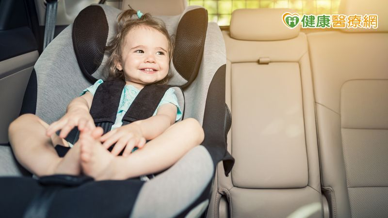 Tỷ lệ tử vong ở trẻ không ngồi ghế an toàn khi đi ô tô cao gấp 8 lần, chuyên gia chia sẻ “4 bí quyết” giữ an toàn