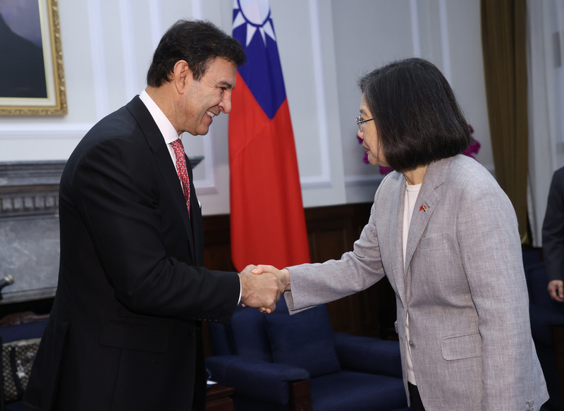 Dứa Đài Loan được nhập khẩu vào New Zealand. Tổng thống hy vọng hợp tác giữa Đài Loan và New Zealand sẽ ngày càng thịnh vượng