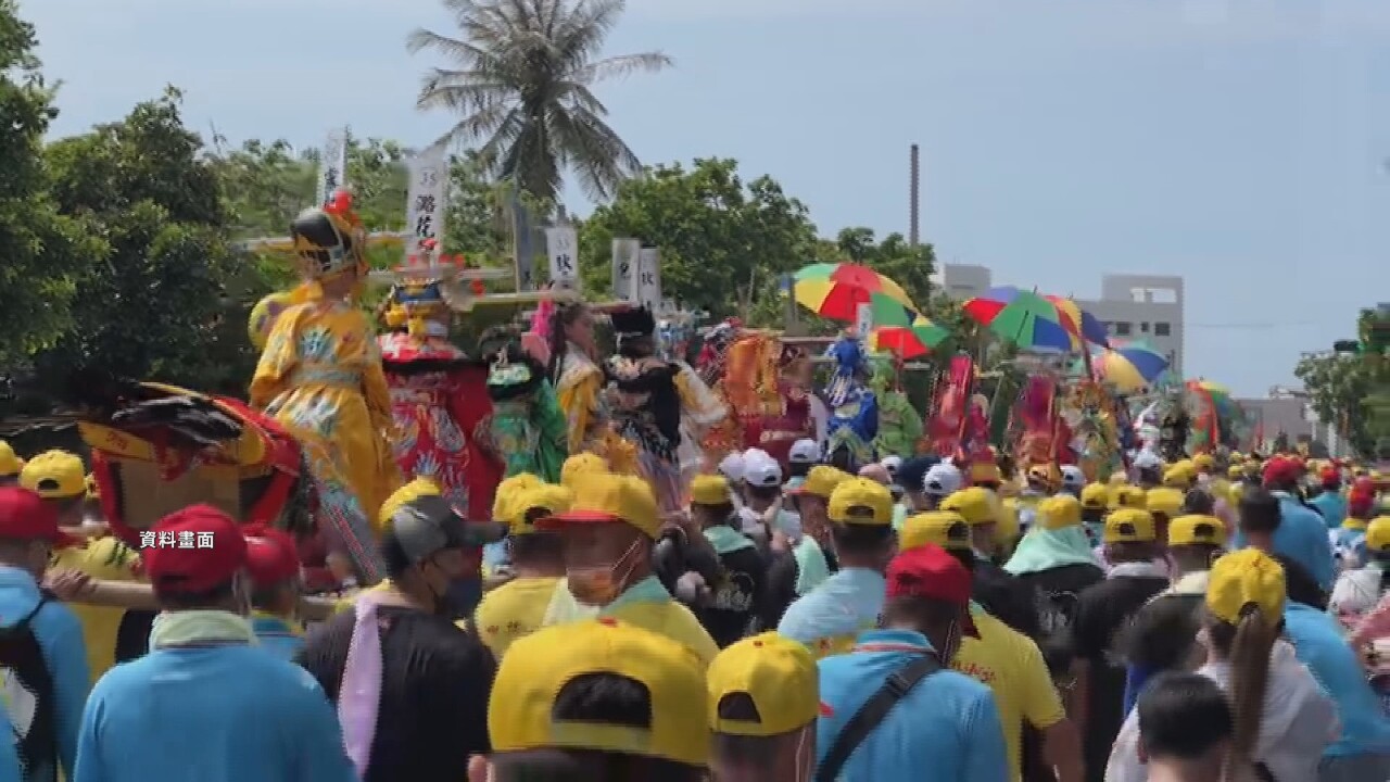 Đoàn rước hành hương đội hình Rết Thần duy nhất tại Đài Loan vẫn áp dụng khiêng kiệu bằng sức người