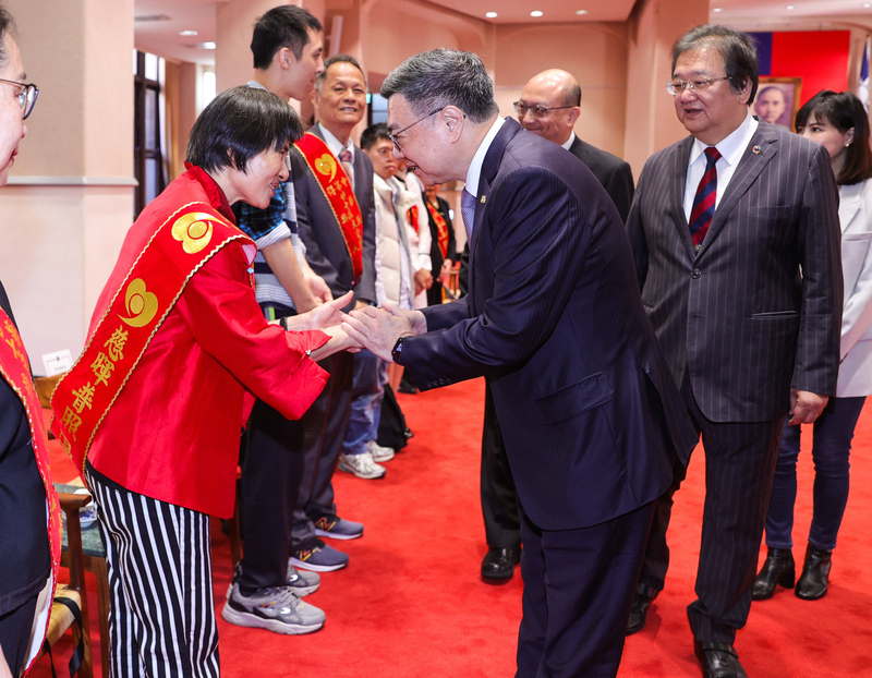 Thủ tướng Trác Vinh Thái: học tập lòng yêu thương rộng lớn của những chủ nhân được trao giải thưởng “Bác ái”