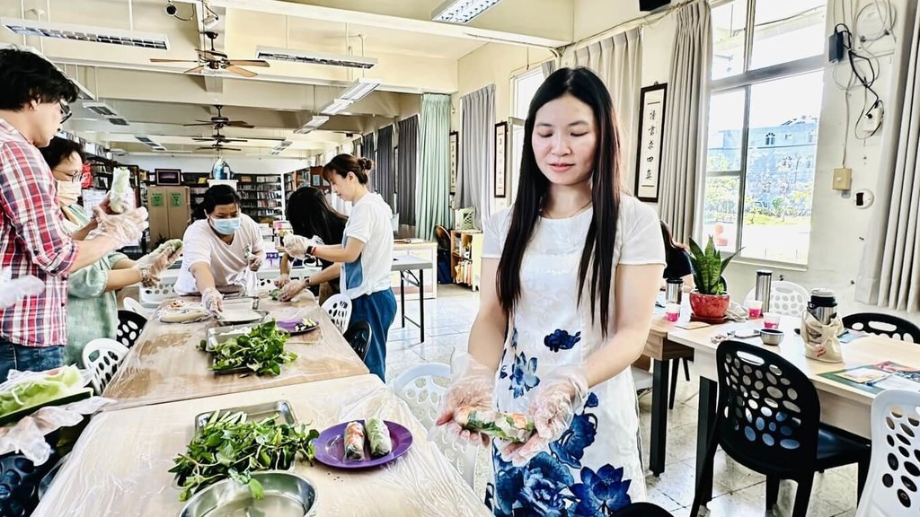 Trường tiểu học Datan Bình Đông tổ chức buổi hướng dẫn văn hóa di dân mới cho giáo viên để nâng cao khả năng dạy học