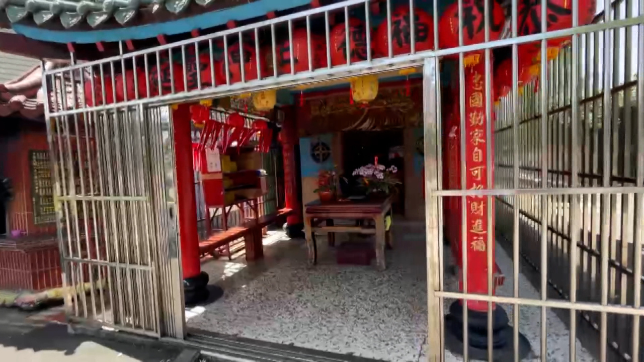 Độc lạ miếu thổ địa được bọc sắt ở Nam Đầu để phòng trộm, phòng gây rối