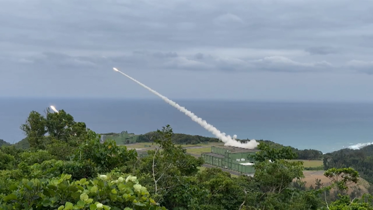 Hệ thống pháo phản lực HIMARS ra mắt đầy ấn lượng, Đài Loan thúc đẩy mua máy bay cảnh báo sớm tiên tiến từ Mỹ