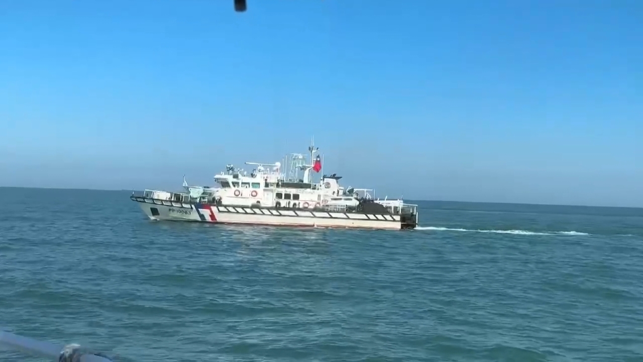 3 tàu hải cảnh Trung Quốc tắt AIS khi đi qua vùng biển Bành Hồ. Chuyên gia: Mang đậm ý nghĩa xâm lược 3 tàu hải cảnh Trung Quốc tắt AIS khi đi qua vùng biển Bành Hồ. Chuyên gia: Mang đậm ý nghĩa xâm lược